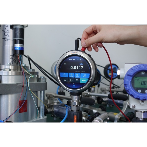 ADT673 Advanced Digital Pressure Calibrator - Compound Pressure - Image 3