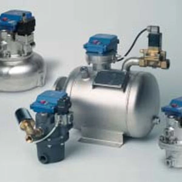 Various stainless steel pneumatic vibrators with blue tops, including turbine, ball, and roller vibrators, for industrial applications.