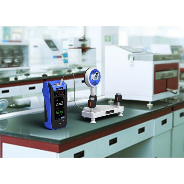 ADT760 Hand Held Automatic Pressure Calibrator with Electric Pump - Image 5
