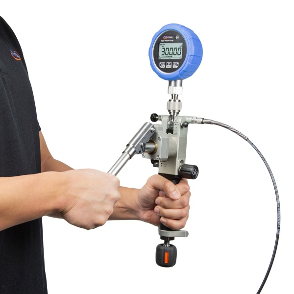 ADT992-ADT993-Pneumatic-Hand-Pump-and-Gauges-Hand-Use